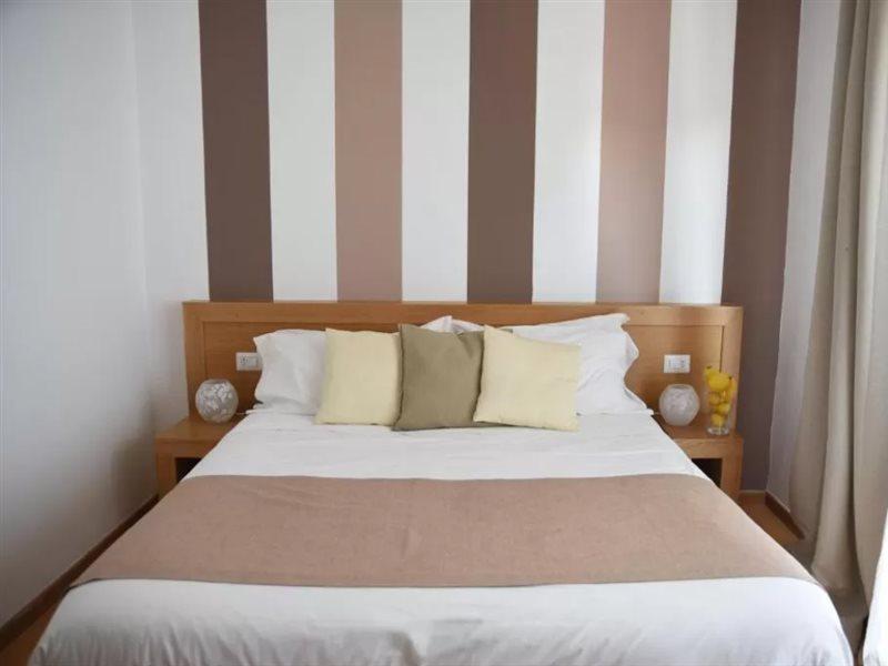 The Night Guest House Sorrente Extérieur photo