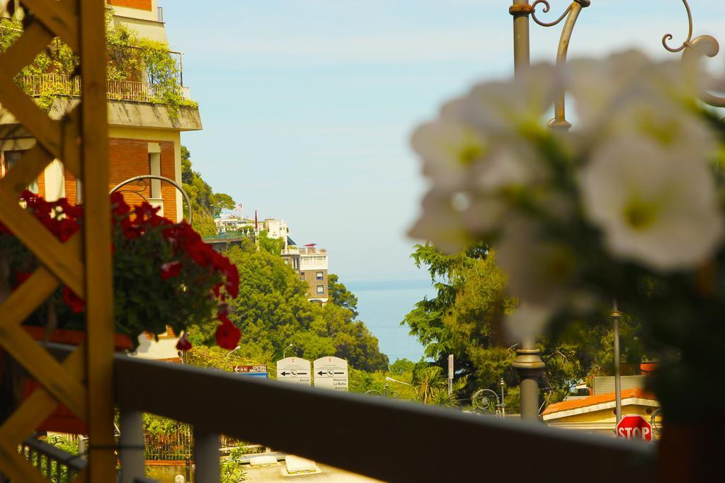 The Night Guest House Sorrente Extérieur photo