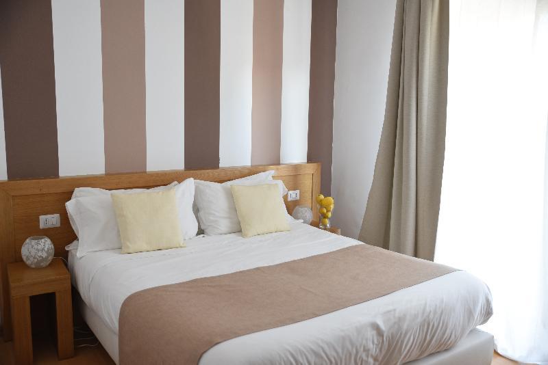 The Night Guest House Sorrente Extérieur photo